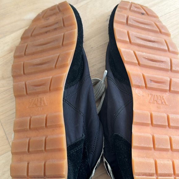 Zara blk/wht suede/zebra sneakers. Size 40. Lightweight. - Picture 3 of 5
